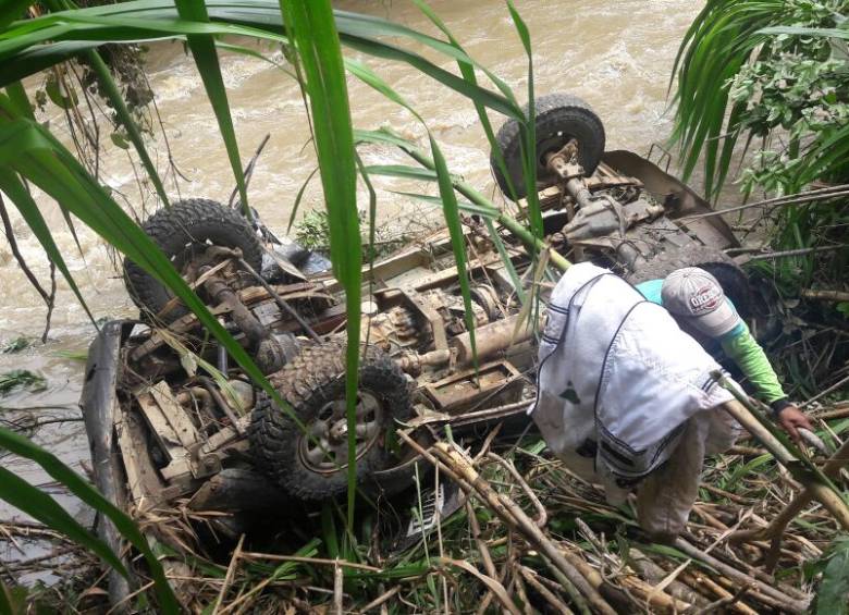 Un muerto y 12 heridos por jeep que cayó a un abismo en Caicedo
