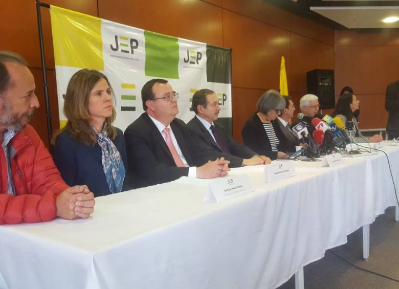 Nueve magistrados de la JEP estuvieron ante los medios en una declaración pública. FOTO: Cortesía JEP