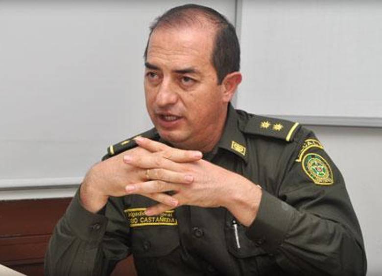 El general (r) se presentó voluntariamente ante las autoridades tras conocer la orden de detención. FOT COLPRENSA. 