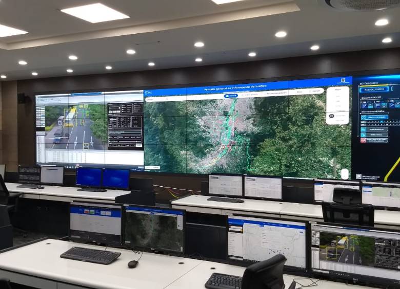 El Centro de Control de Tránsito de Medellín monitorea el estado del tráfico las 24 horas del día. La información que genera aporta para la adopción de políticas de movilidad. FOTO cortesía