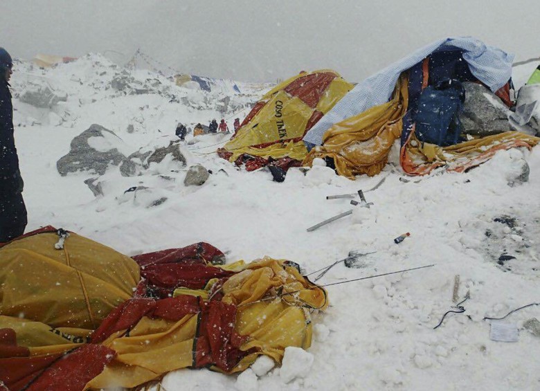El escalador Alex Gavan dijo que el Everest tenía “mucha gente arriba” durante el hecho. FOTO reuters