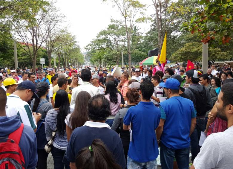 En Medellín la manifestación salió a las 9:00 de la mañana desde el Jardín Botánico en la Calle Carabobo e irá hasta el Parque de las Luces. FOTO Juan Sebastián Carvajal