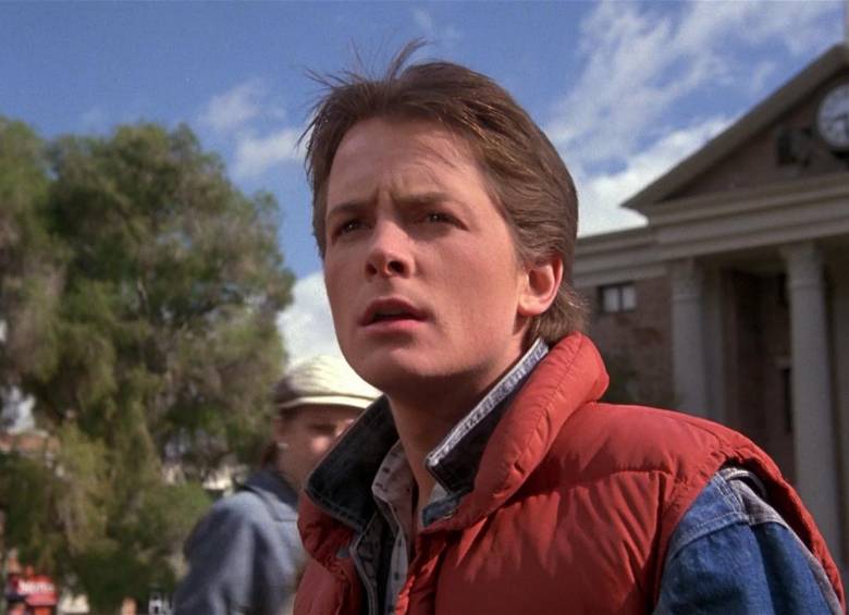 En la película, Marty McFly se da cuenta que los Cachorros ganan la serie mundial en un holograma. Foto tomada de Youtube