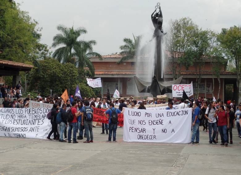 Por medio de un panfleto amenazaron el pasado martes a los integrantes del Consejo Estudiantil de la facultad de Odontología de la Universidad de Antioquia. FOTO Jessica Marcela Cano 