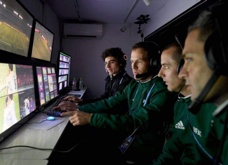 El videoarbitraje entra en juego, en etapa experimental, este fin de semana, en Brasil. FOTO archivo AFP