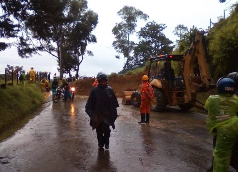 El derrumbe se presenta en el kilómetro 10+900. Foto ALCALDÍA DE MEDELLÍN