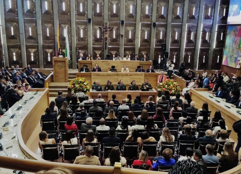 Los diputados suspendieron la sesión para participar en el acto de posesión del gobernador de Antioquia. FOTO cortesía
