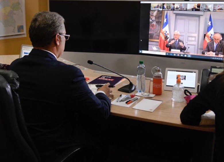 Presidente Iván Duque en videoconferencia con su colega chileno, Sebastián Piñera. FOTO COLPRENSA