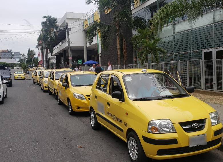 Taxis en Bello. FOTO SANTIAGO OLIVARES TOBÓN