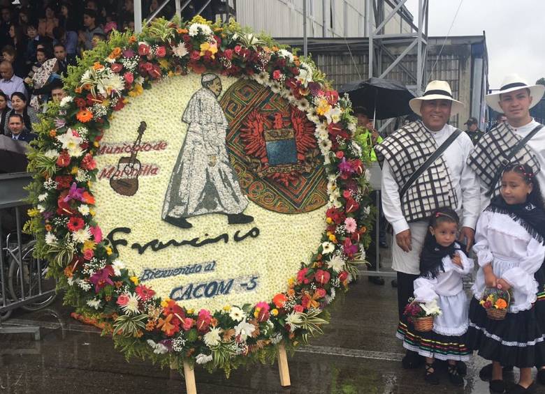 Oficiales de la Fuerza Aérea reciben al Papa en Rionegro