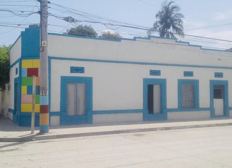 Carlos Vives lideró la creación de la ludoteca La Casa de los Pescaítos, en el barrio Pescaíto, en Santa Marta. FOTO CORTESÍA DIRECTV