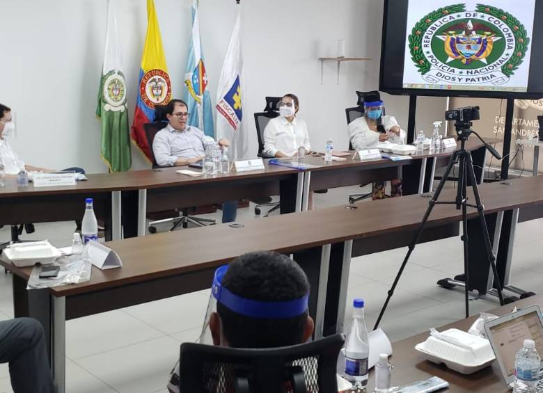 El fiscal general, Francisco Barbosa, y el contralor general, Carlos Felipe Córdoba, durante su visita a San Andrés. FOTO Colprensa