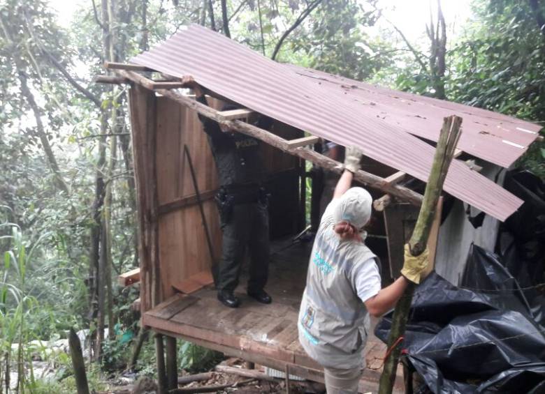 En el mirador de Loreto se cerraron 10 de 14 puntos de venta de alimentos. En el mirador 2 de Las Palmas la comida se almacenaba entre escombros, reportó la Alcaldía. FOTO Cortesía Alcaldía.