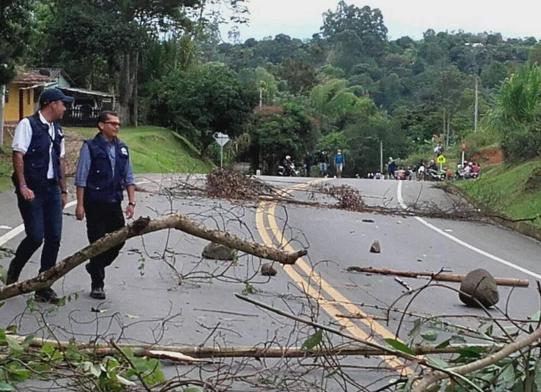 La Defensoría del Pueblo reportó bloqueos en varios puntos de la vía Panamericana por cuenta del paro agrario. FOTO COLPRENSA