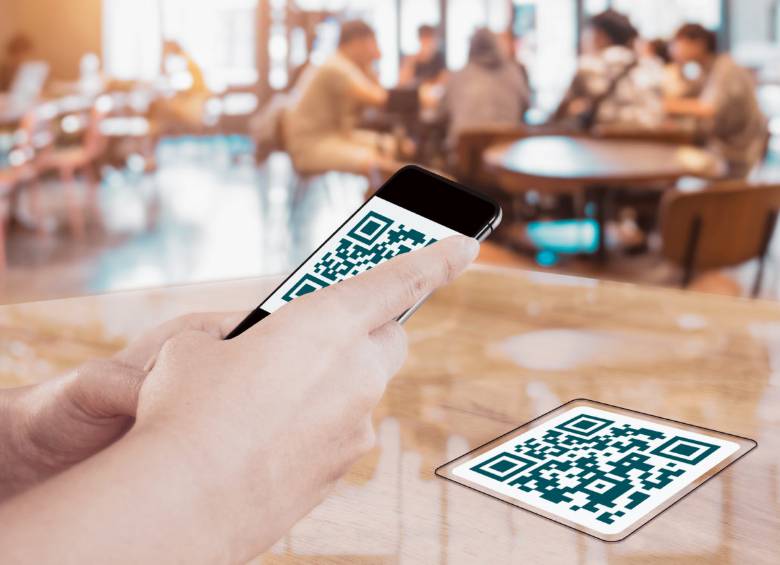 Con la aplicación los dueños de los negocios podrán ofertar sus cartas de manera virtual. El cliente solamente deberá escanear, desde su celular, un código QR. Foto tomada de iwebnu