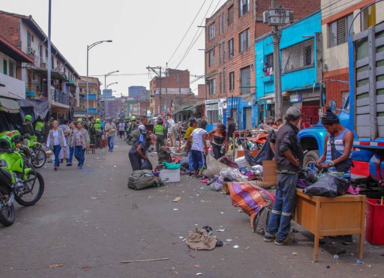 Así estaba el lugar cuando llegaron las autoridades de sorpresa. Tuvieron que remover 35 cambuches. FOTO: cortesía de la Alcaldía. 