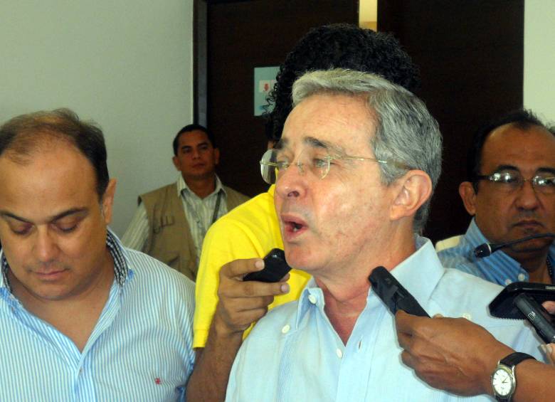 El expresidente y ahora senador Álvaro Uribe Vélez, se expresó este lunes luego de la firma de los acuerdos entre el Gobierno y las Farc. FOTO COLPRENSA
