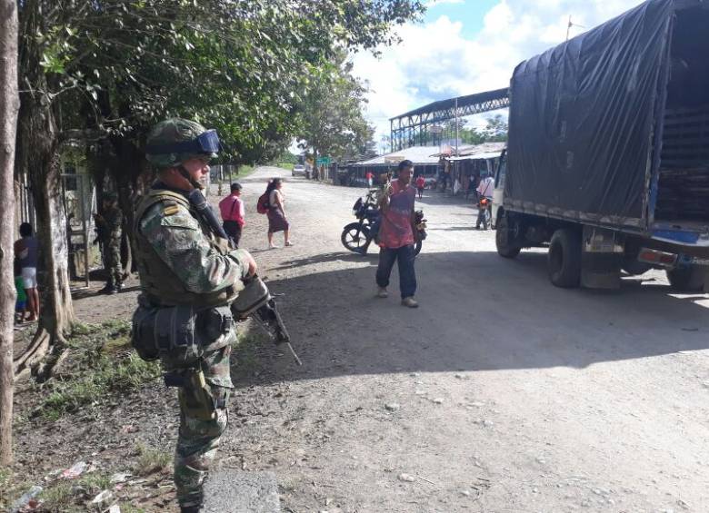 En Riosucio, Chocó, fue asesinado Hernán Bedoya, líder de restitución y tierra, después se desataron enfrentamientos entre el Eln y el Clan del Golfo. FOTO: Cortesía Ejército 
