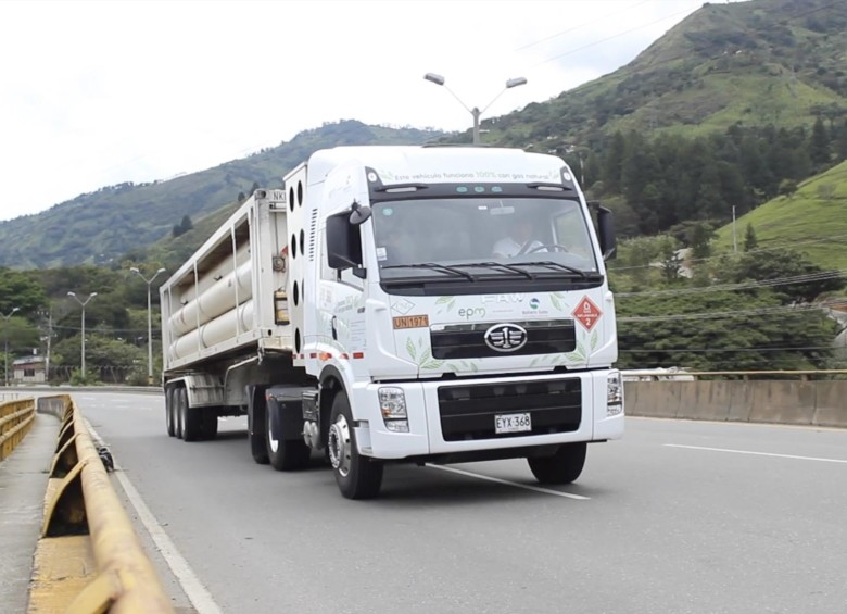 De acuerdo al piloto llevado a cabo en Antioquia, el tractocamión no tiene inconvenientes en carreteras con pendientes y cuenta con autonomía óptima para transportar carga. FOTO CORTESÍA