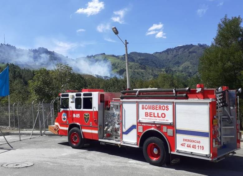 Bomberos controlaron incendio forestal en Bello