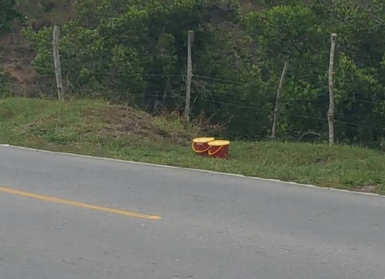 En estas canecas al parecer guerrilleros del Eln pusieron los explosivos.