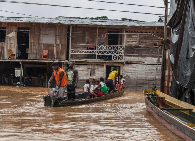 Los botes fueron utilizados por las zonas donde normalmente circulaban motos o carros en el municipio de Lloró. 
