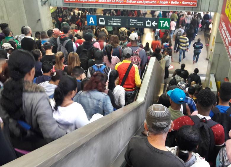 El agresor aprovechó la congestión de la hora pico. FOTO ARCHIVO