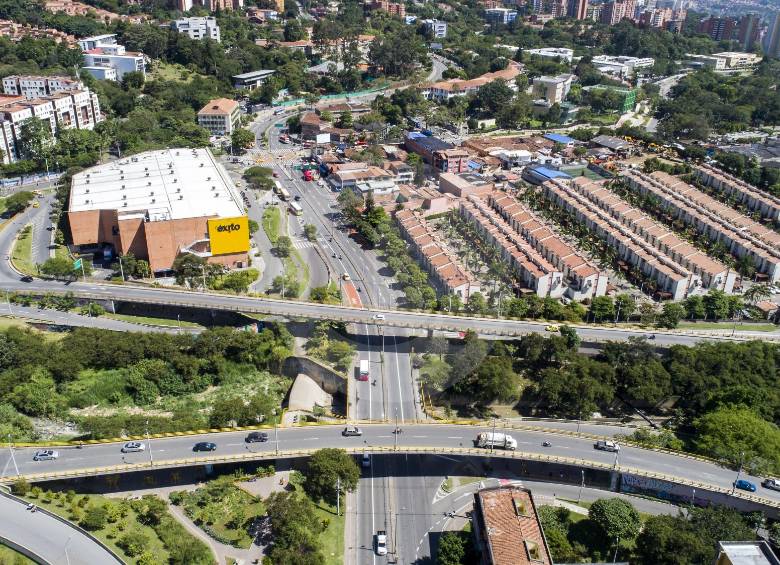 Un punto neurálgico del proyecto en la etapa 1 es el cruce en Robledo con la Av. 80, que conecta con la zona universitaria. Ahí habría un nuevo paso subterráneo. FOTO Esteban Vanegas
