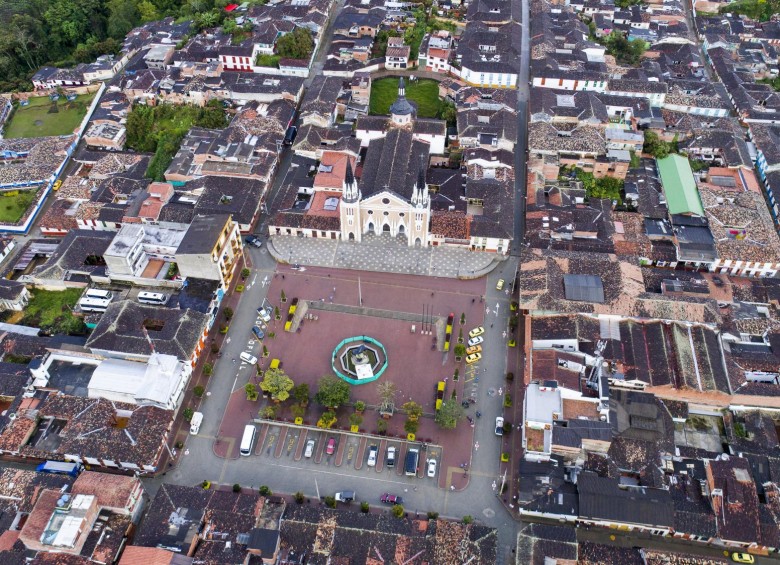 Panorámica aérea del casco urbano del municipio de Abejorral, en el oriente de Antioquia. FOTO ESTEBAN VANEGAS