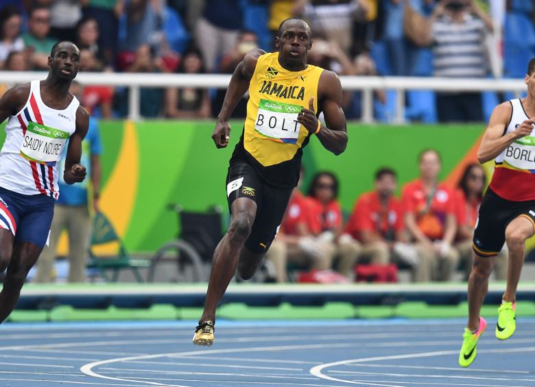 El atleta jamaiquino aún ostenta el récord de ser el hombre más rápido del mundo. FOTO AFP
