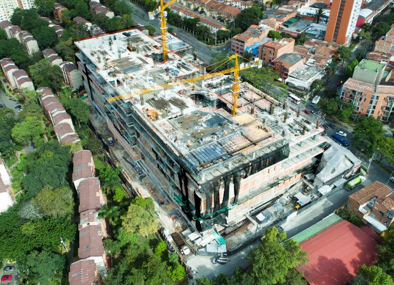 Dos nuevos centros comerciales se construyen en Medellín
