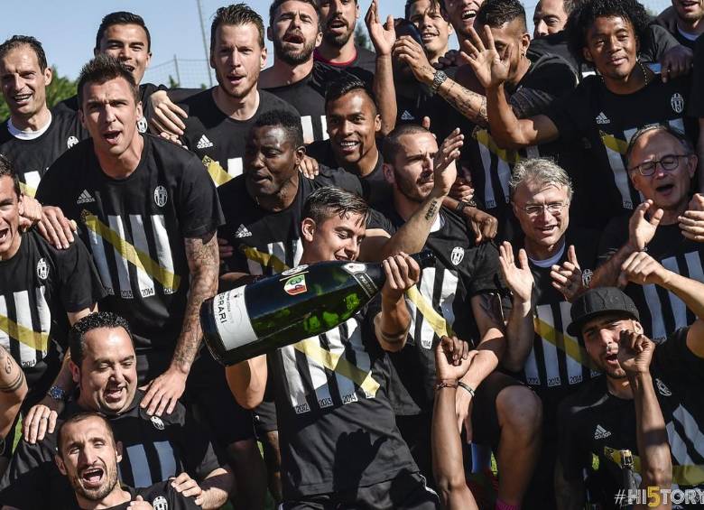 Juan Guillermo Cuadrado y sus compañeros celebraron ayer el título 32 por adelantado. FOTO cortesía página juventus 