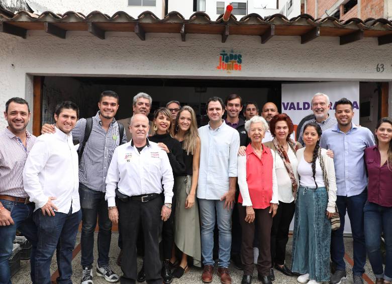 Valderrama y su equipo asesor. FOTO Cortesía campaña