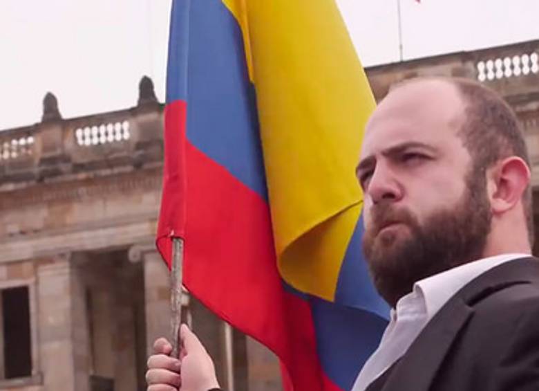 Clases de historia con rivasTres capítulos de Los puros criollos con Santiago Rivas, para conocer elementos de identidad como la bandera y el himno. 3:30, 7:00 y 7:30 p.m. Señal Colombia.