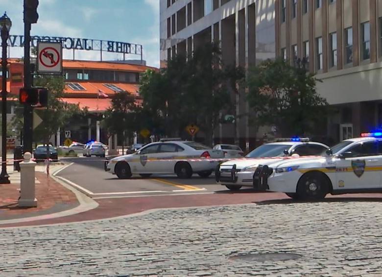 El tiroteo tuvo lugar en el “Jacksonville Landing”, un centro comercial y de entretenimiento a la ribera del río St. Johns, en Jacksonville. FOTO AFP