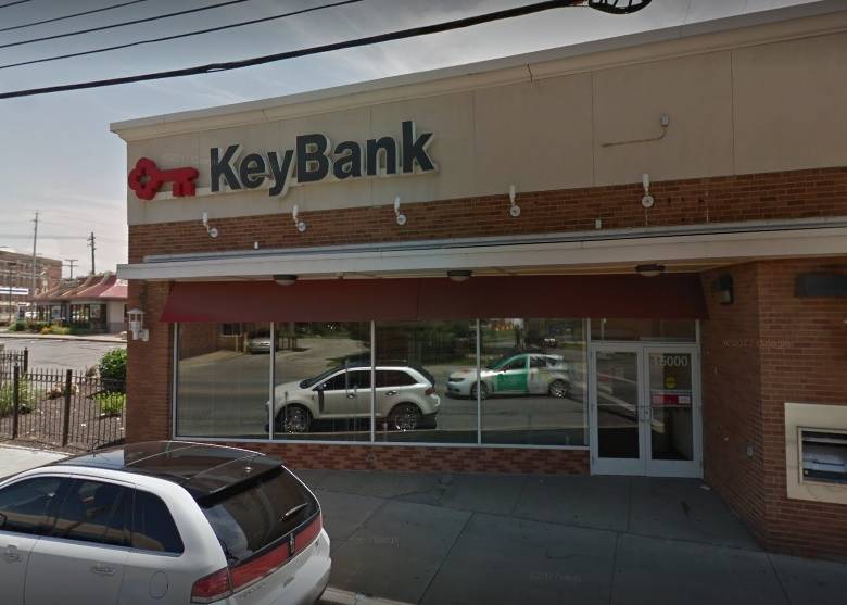 Fachada de la sede de Key Bank a la que Lewis habría atracado dos veces. FOTO TOMADA DE GOOGLE MAPS