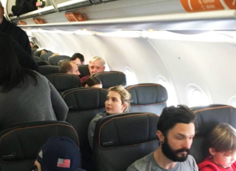 Un hombre es expulsado de un avión por insultar a la hija de Trump