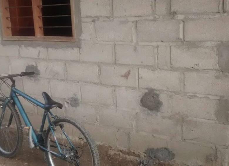 Impactos de armas de fuego en casas del corregimiento Puerto López, municipio de El Bagre, Bajo Cauca antioqueño. CORTESÍA DEFENSORÍA