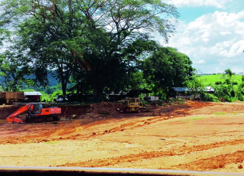 Se denuncian campamentos mineros con maquinaria pesada en las 690 hectáreas que tiene la finca La Querida.
