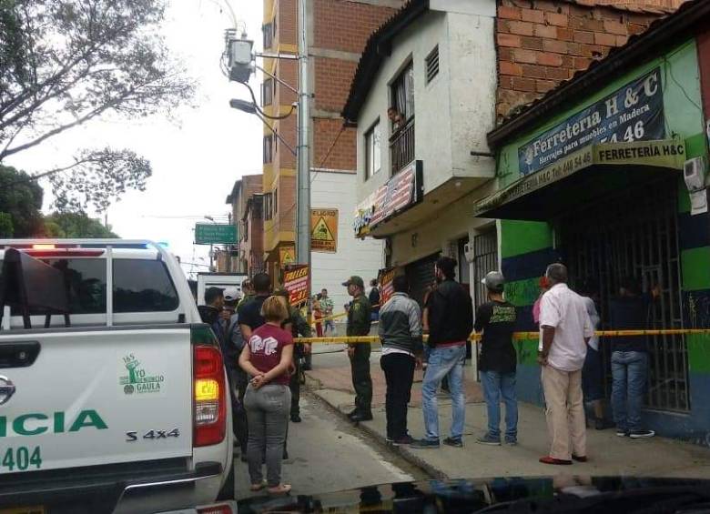 Taxi abandonado en la Comuna 13 estaría relacionado con homicidio