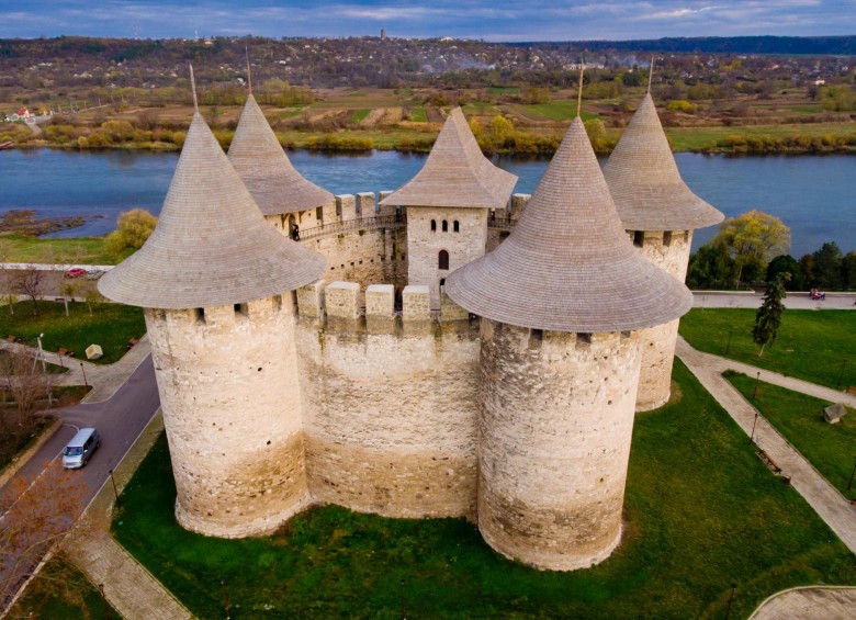 Vista aérea de castillo medieval en Soroca, Moldavia. FOTO SSTOCK