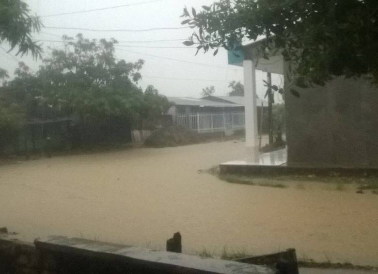 Autoridades adelantan la contabilización de los damnificados de la zona afectada por las lluvias. FOTO Cortesía Q’Hubo Urabá. 
