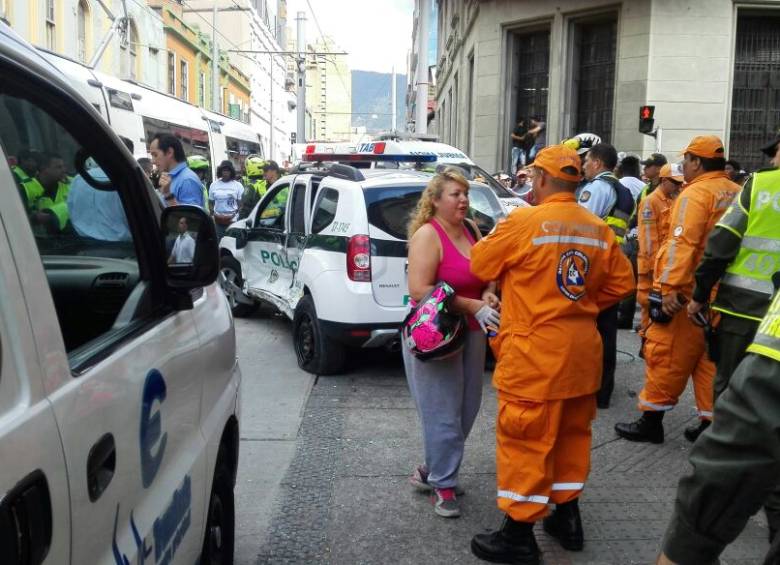 Un muerto y 4 heridos en accidente entre patrulla de policía y Tranvía 