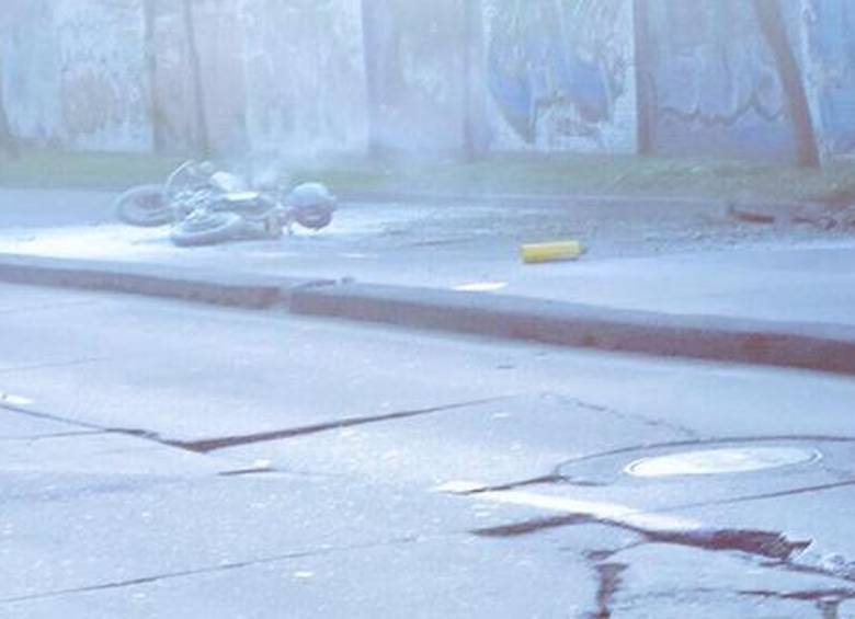 El general Humberto Guatibonza, director de la Policía Nacional, confirmó que la motocicleta bomba dirigida al paso de una caravana de la institución. FOTO CORTESÍA
