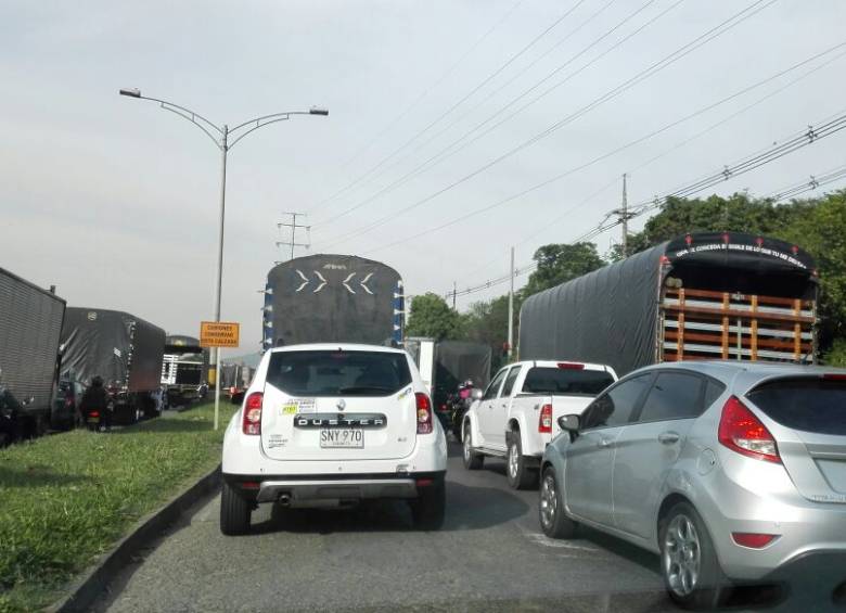Avenida Regional a la altura de Carlos E. Restrepo. FOTO Estefanía Carvajal Restrepo