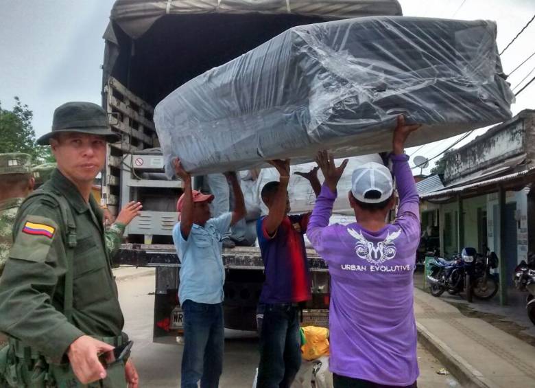 Las autoridades acompañan la atención a familias desplazadas en el corregimiento Puerto Claver. FOTO cortesía