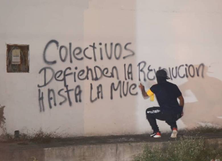 Durante su paso por las poblaciones fronterizas, pintaron las casas con mensajes en favor de la revolución. 