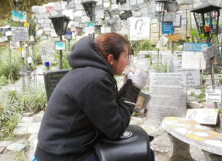 El sitio de peregrinación de la virgen María Rosa Mística en El Poblado (sector de La Aguacatala), donde Sabina siempre acude antes de sus peleas. Cuenta la historia que esa Virgen la llevó allí una de sus bisabuelas. 