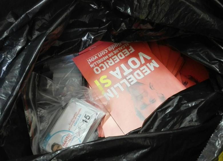 En el Colegio Agustiniano San Nicolás incautaron propaganda política de Federico Gutiérrez, Gabriel Jaime Rico, Alonso Salazar y otros candidatos. FOTO JAIME PÉREZ