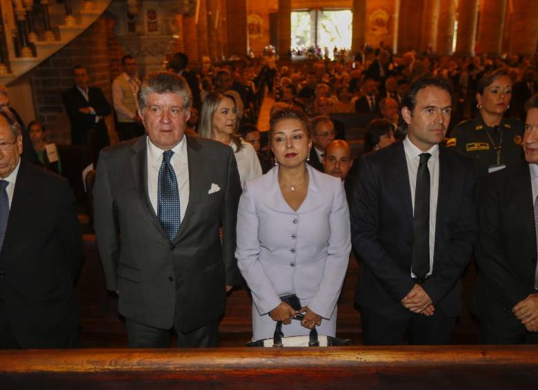 El exgobernador Juan Gómez Martínez, Julio César Turbay Quintero, y la senadora Nidia Marcela Osorio. 